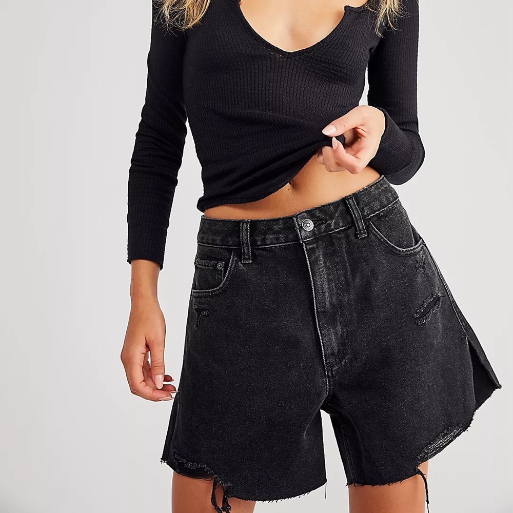 Free People baggy tomboy shorts in black🖤